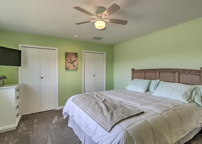 Picturesque Palisade Home: Mt Garfield Views!