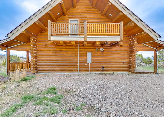 Spacious Rifle Cabin W/ Deck + Mountain Views!