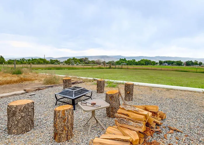 Hot Tub & Screened Porch: Getaway In Montrose!